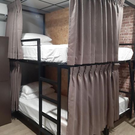 Quiet Hostel - Minquan Inn 台南 エクステリア 写真