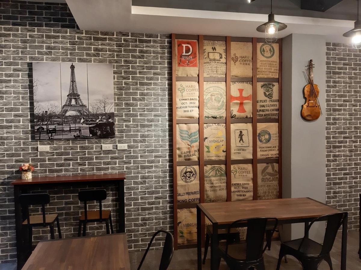Quiet Hostel - Minquan Inn 台南 エクステリア 写真