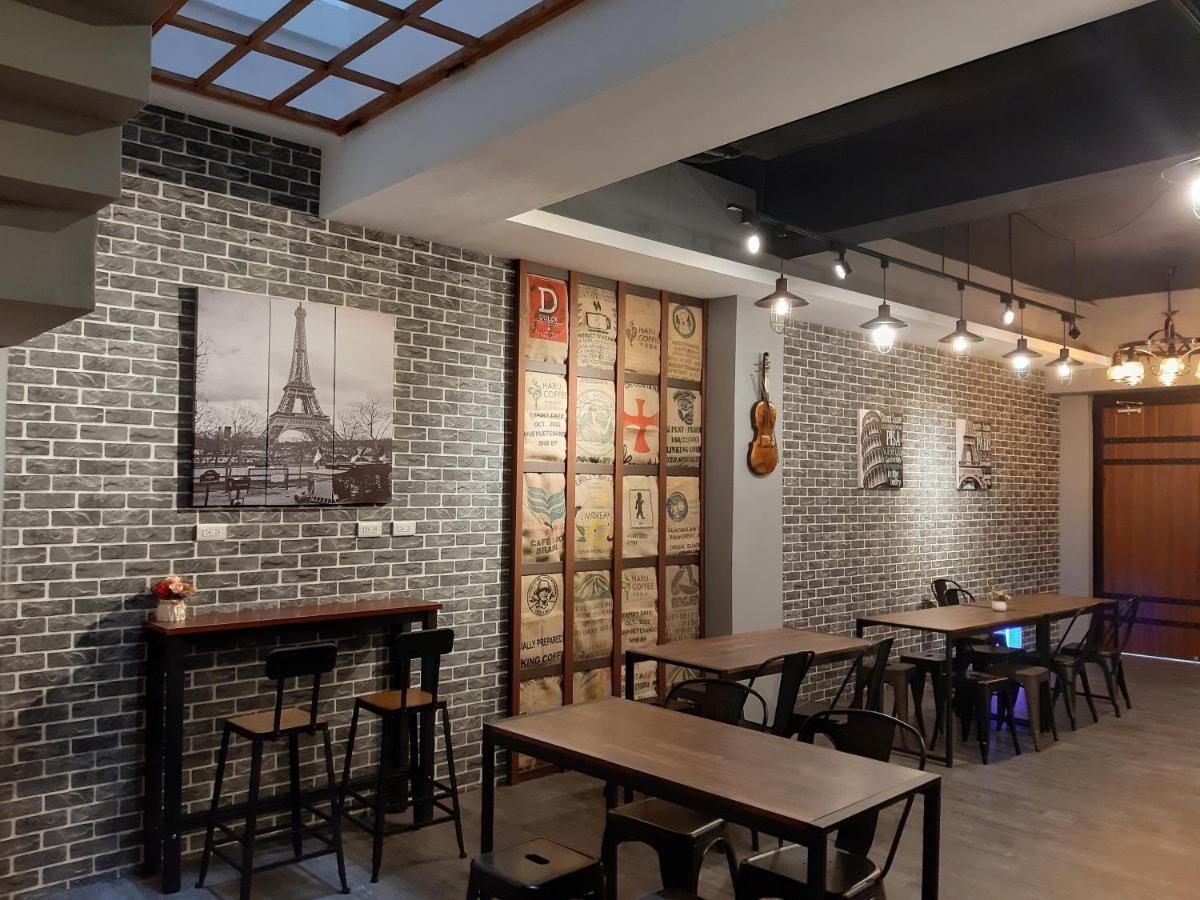 Quiet Hostel - Minquan Inn 台南 エクステリア 写真