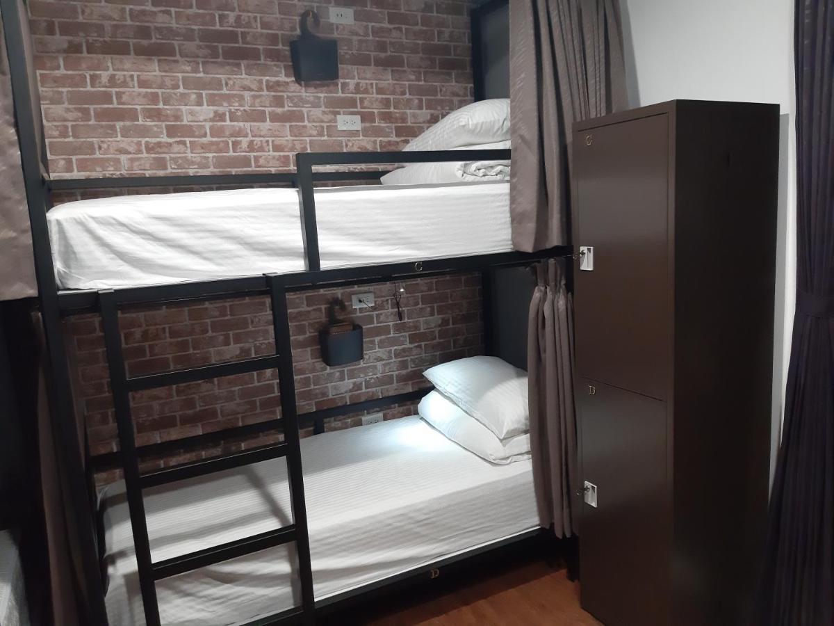 Quiet Hostel - Minquan Inn 台南 エクステリア 写真