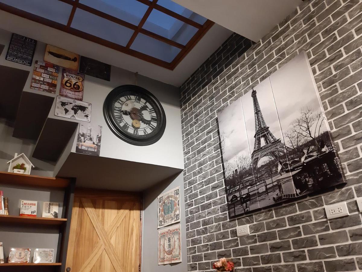 Quiet Hostel - Minquan Inn 台南 エクステリア 写真