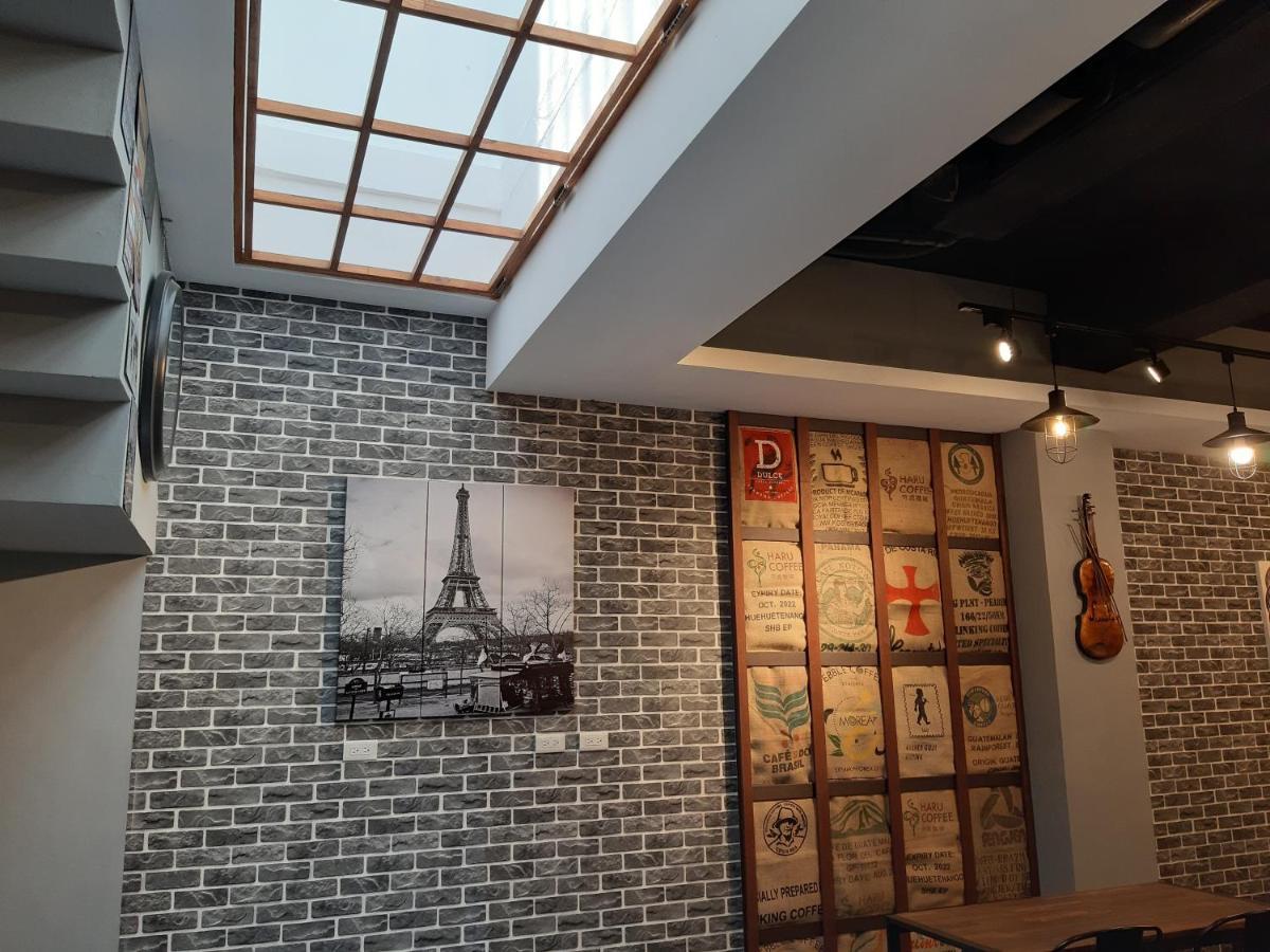Quiet Hostel - Minquan Inn 台南 エクステリア 写真