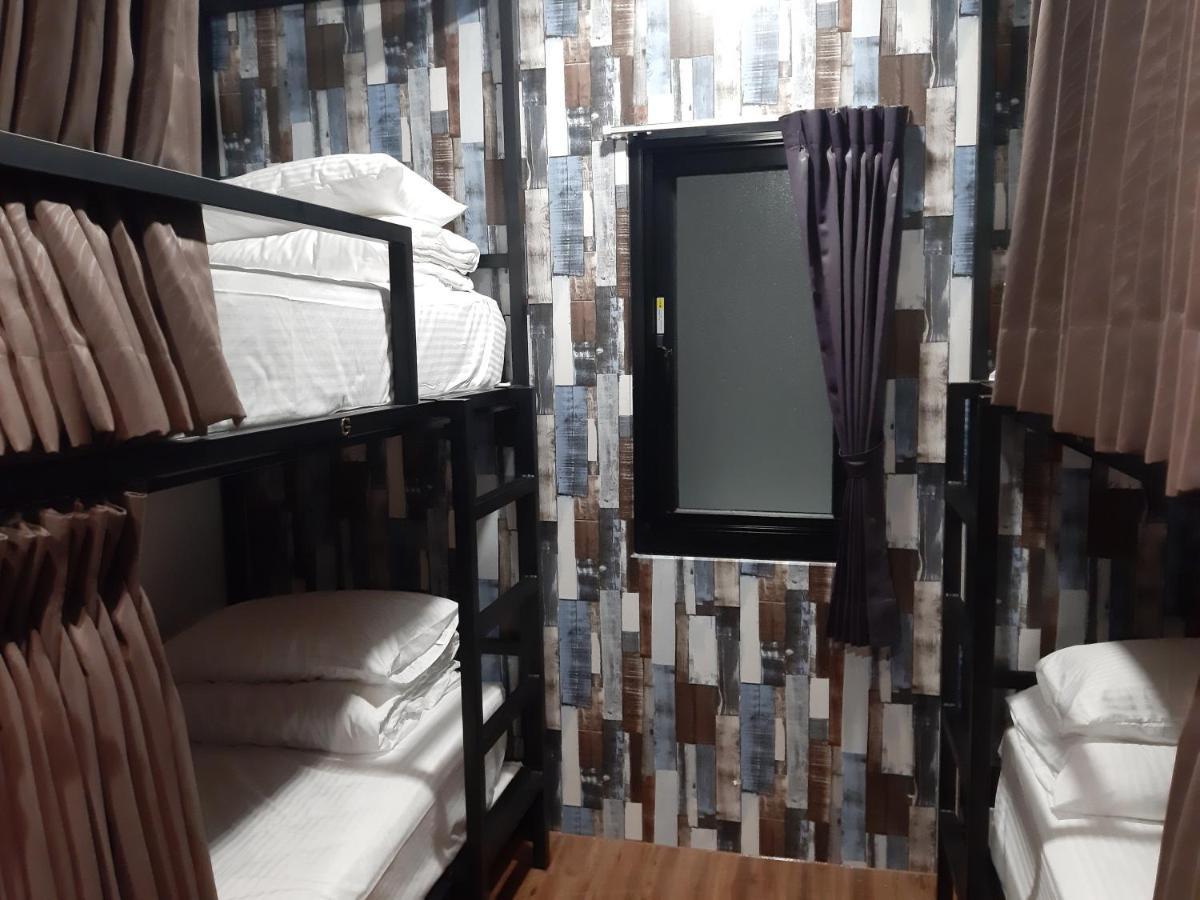 Quiet Hostel - Minquan Inn 台南 エクステリア 写真