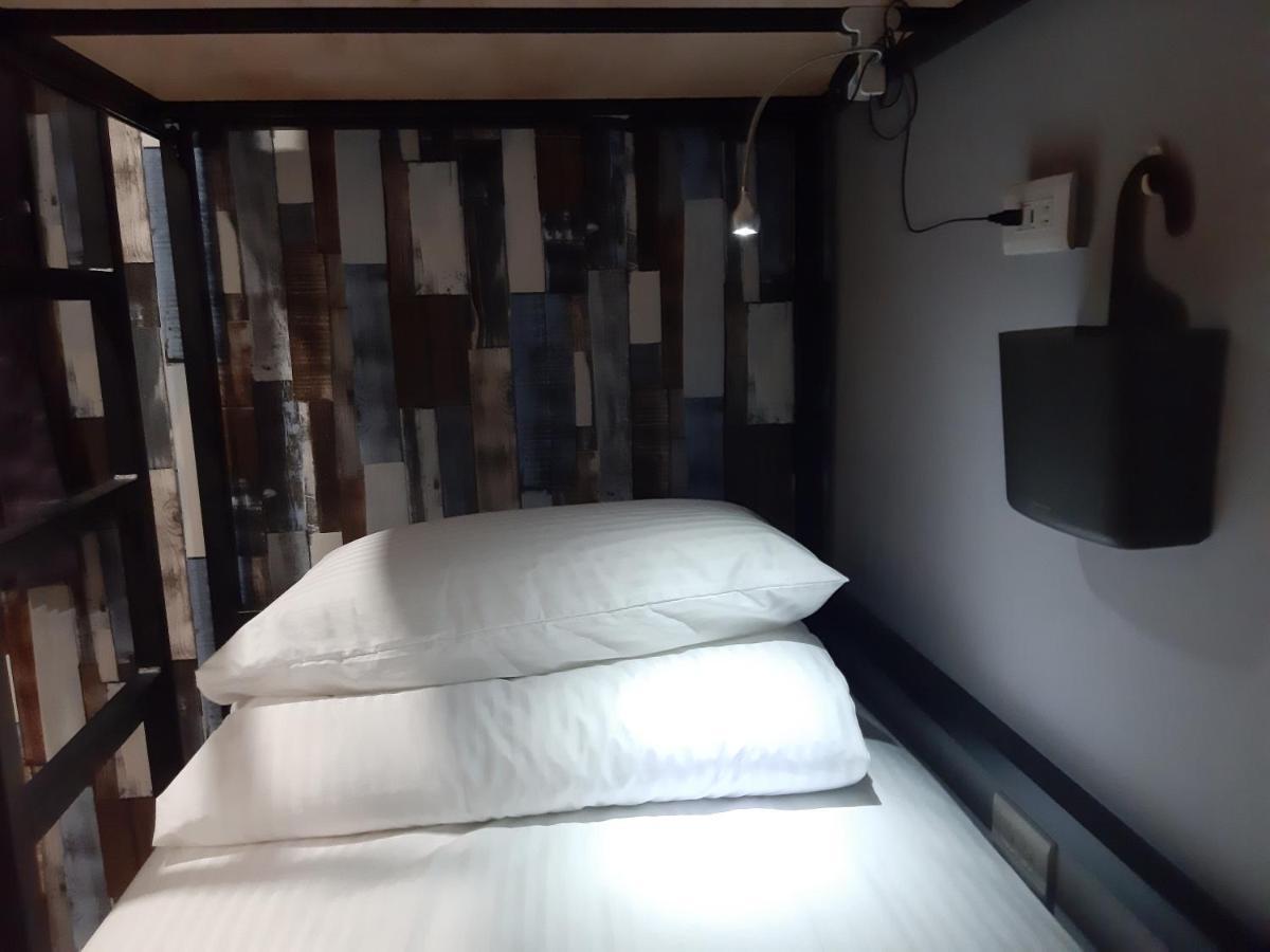 Quiet Hostel - Minquan Inn 台南 エクステリア 写真