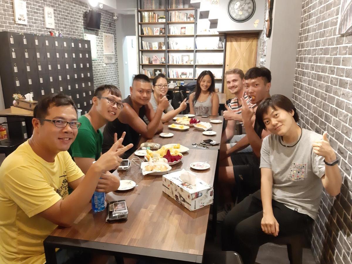 Quiet Hostel - Minquan Inn 台南 エクステリア 写真