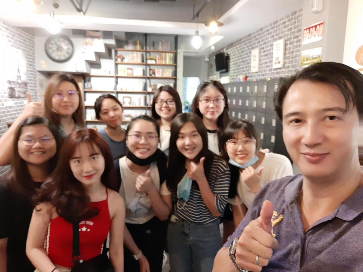 Quiet Hostel - Minquan Inn 台南 エクステリア 写真