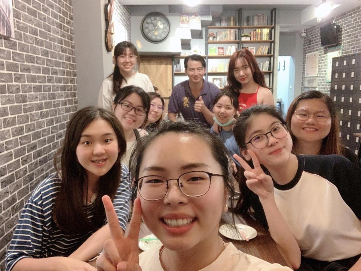 Quiet Hostel - Minquan Inn 台南 エクステリア 写真