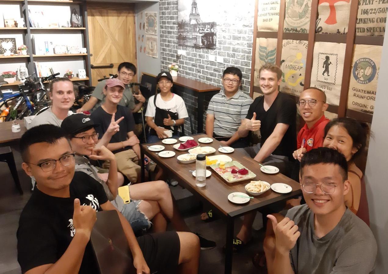 Quiet Hostel - Minquan Inn 台南 エクステリア 写真