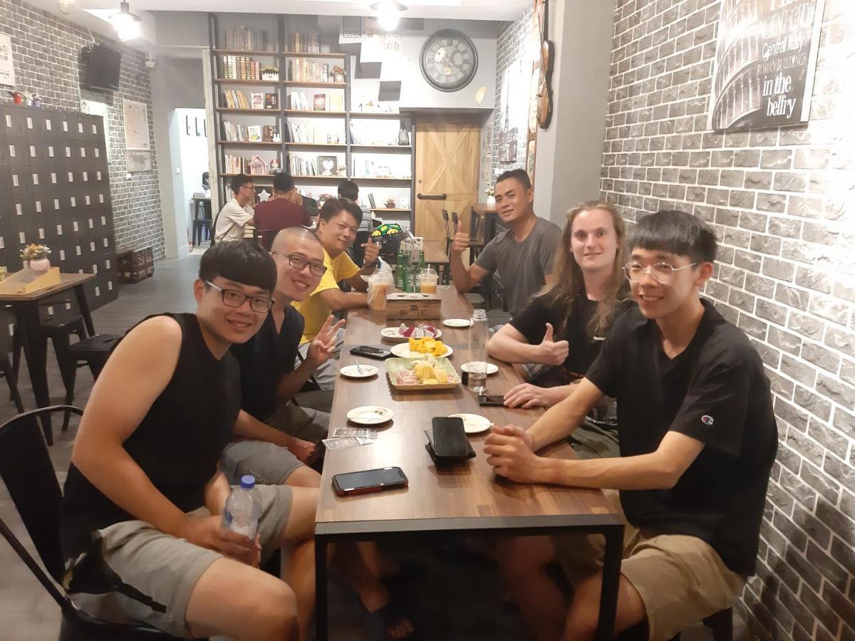 Quiet Hostel - Minquan Inn 台南 エクステリア 写真