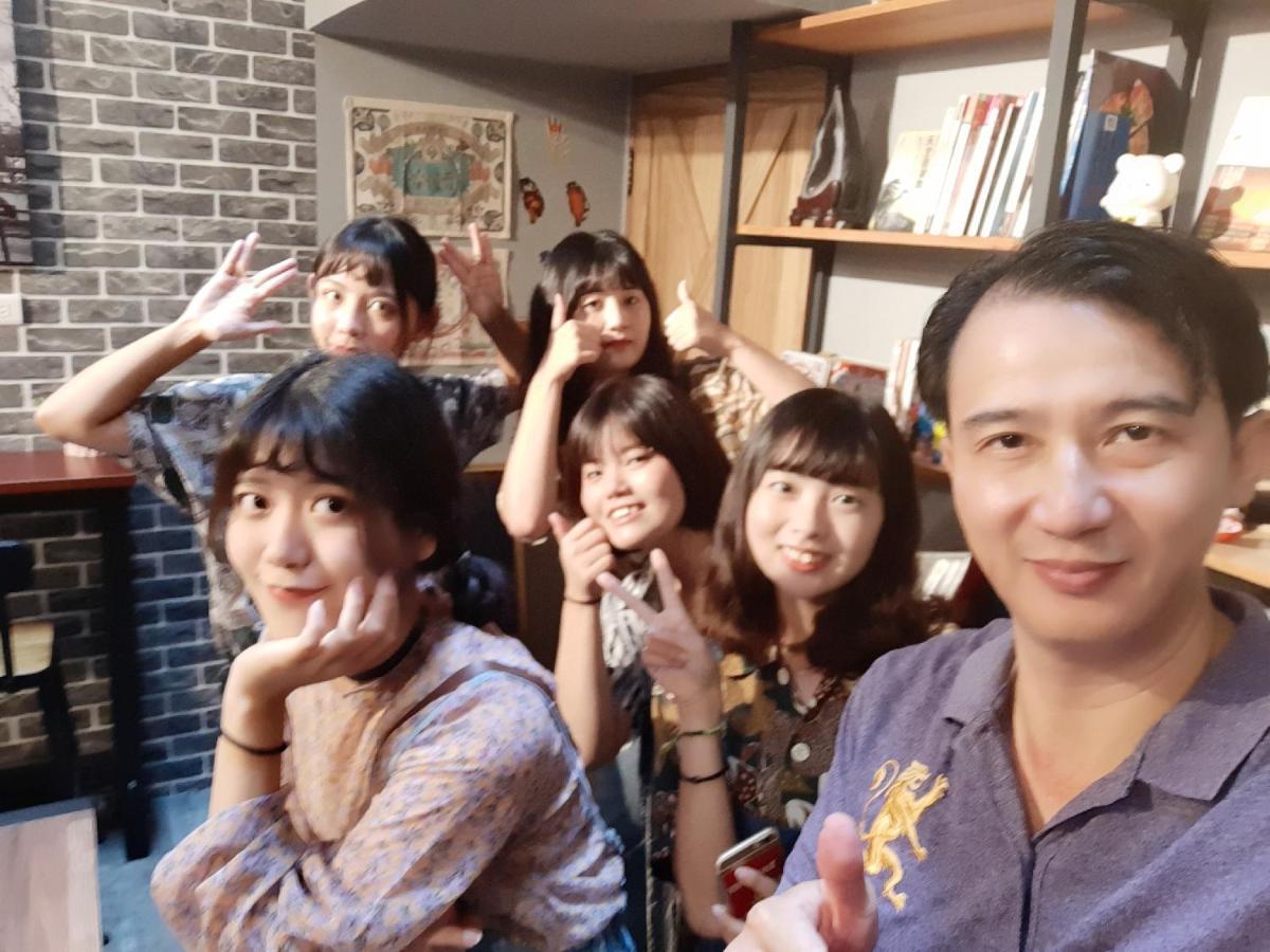 Quiet Hostel - Minquan Inn 台南 エクステリア 写真