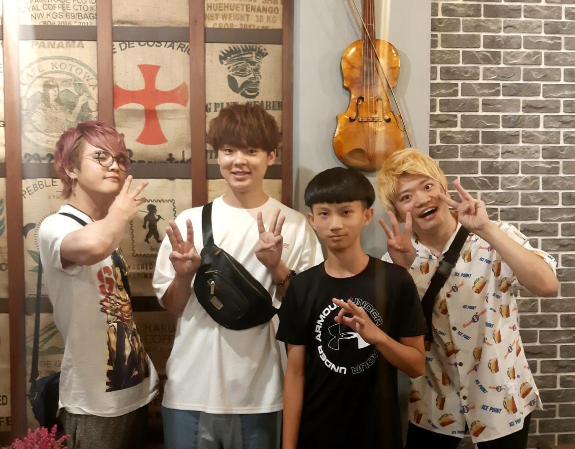 Quiet Hostel - Minquan Inn 台南 エクステリア 写真