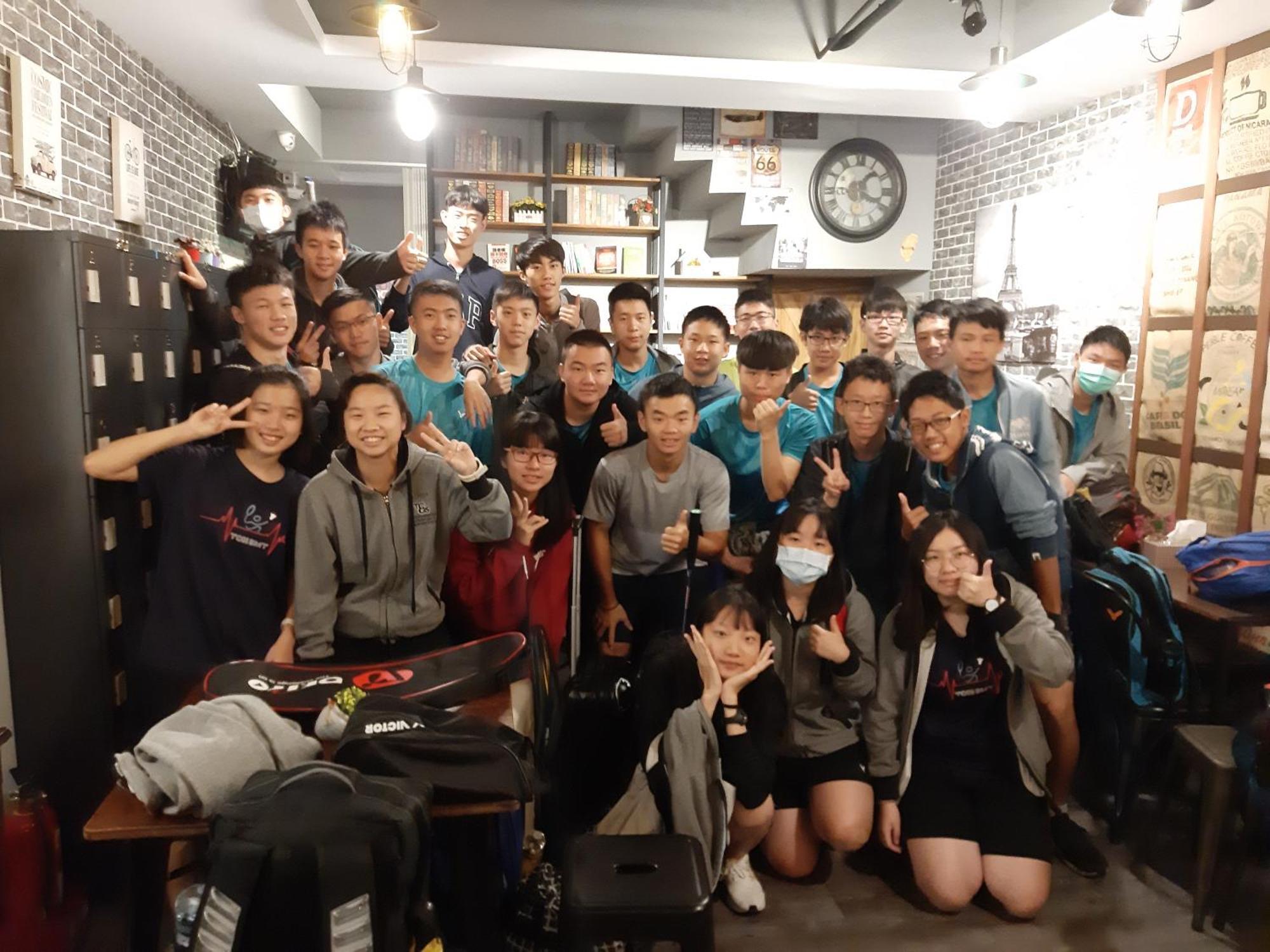 Quiet Hostel - Minquan Inn 台南 エクステリア 写真