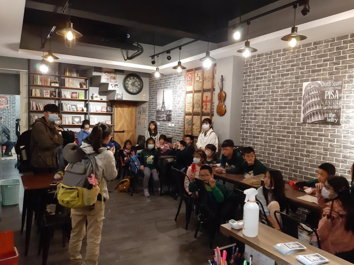 Quiet Hostel - Minquan Inn 台南 エクステリア 写真