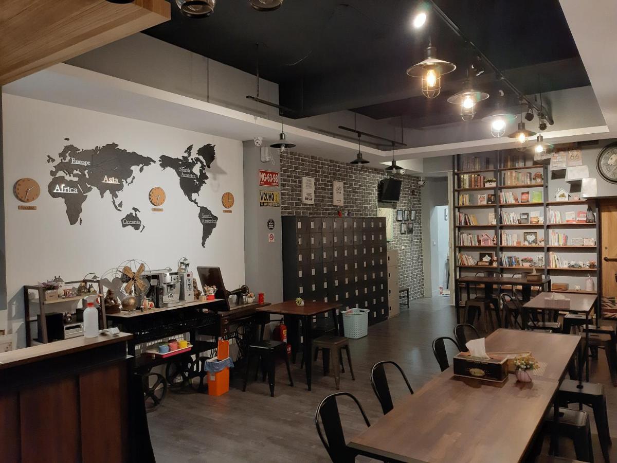 Quiet Hostel - Minquan Inn 台南 エクステリア 写真