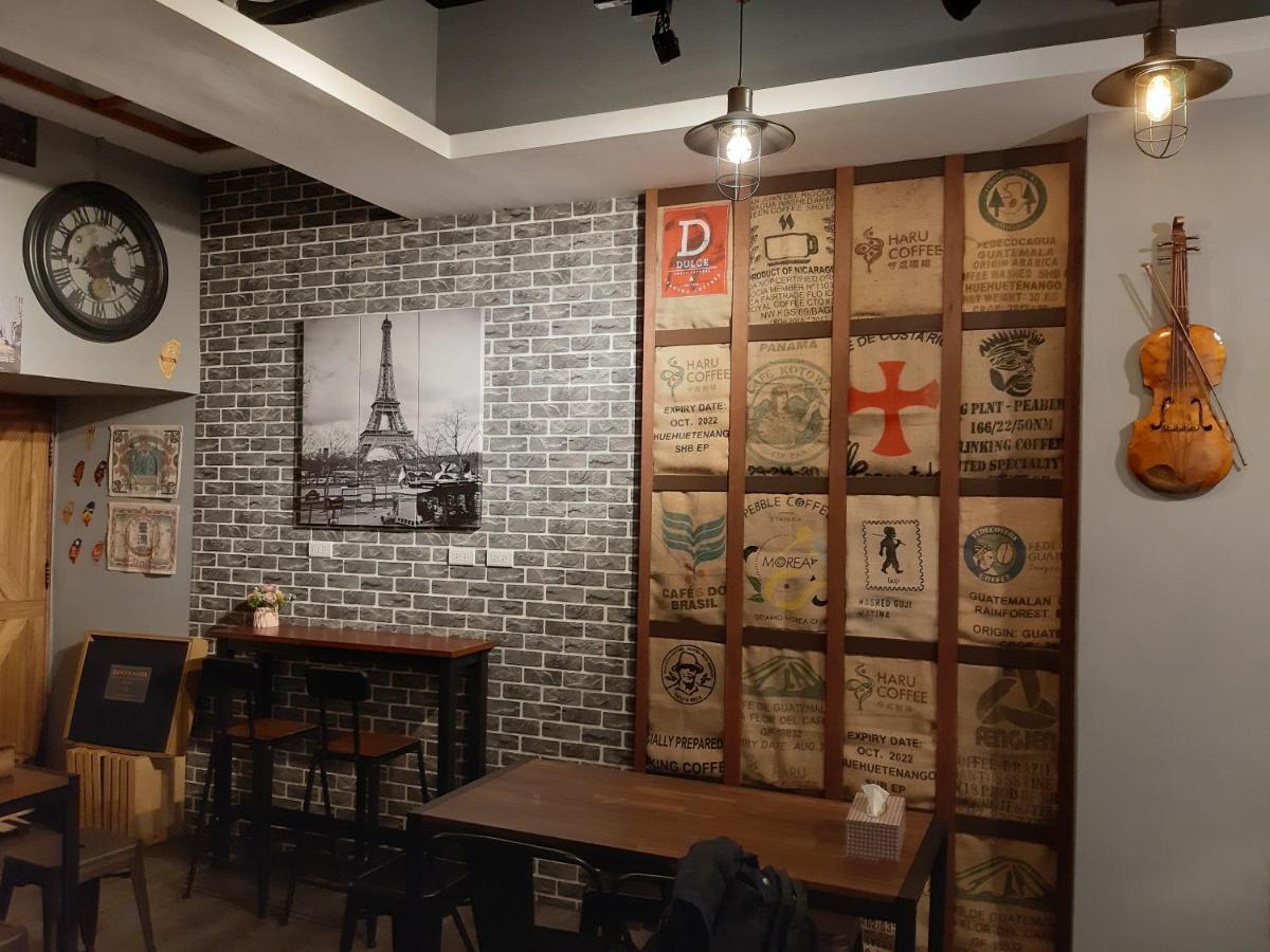 Quiet Hostel - Minquan Inn 台南 エクステリア 写真