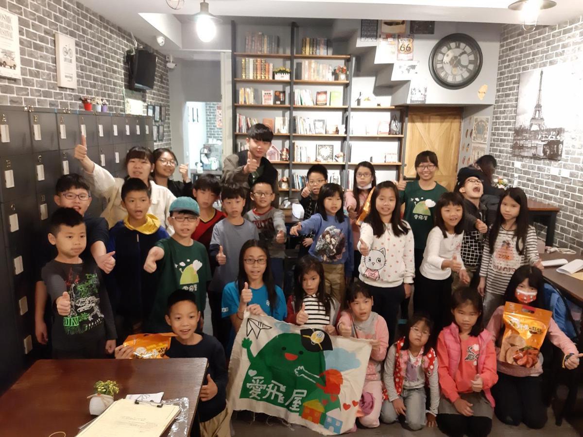 Quiet Hostel - Minquan Inn 台南 エクステリア 写真