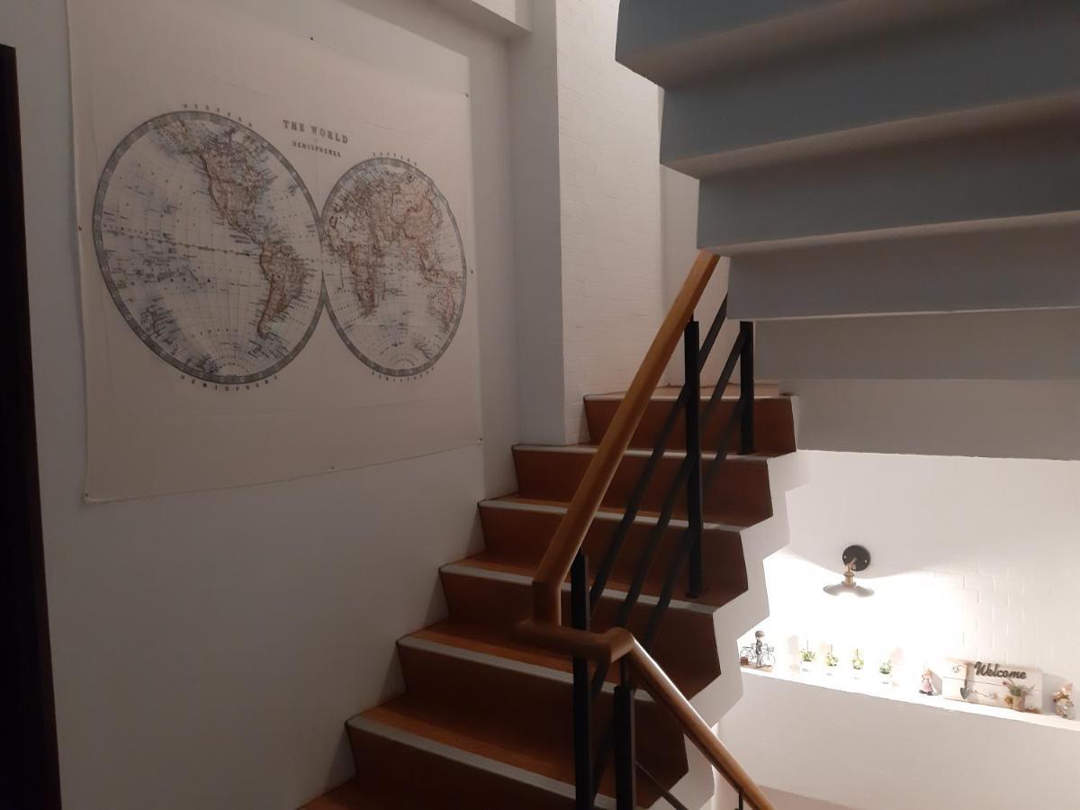 Quiet Hostel - Minquan Inn 台南 エクステリア 写真