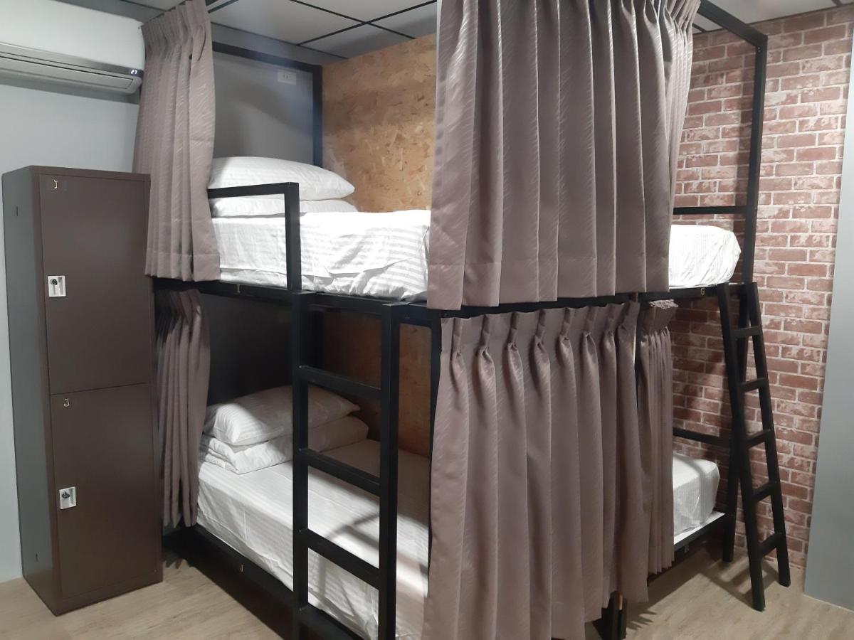 Quiet Hostel - Minquan Inn 台南 エクステリア 写真