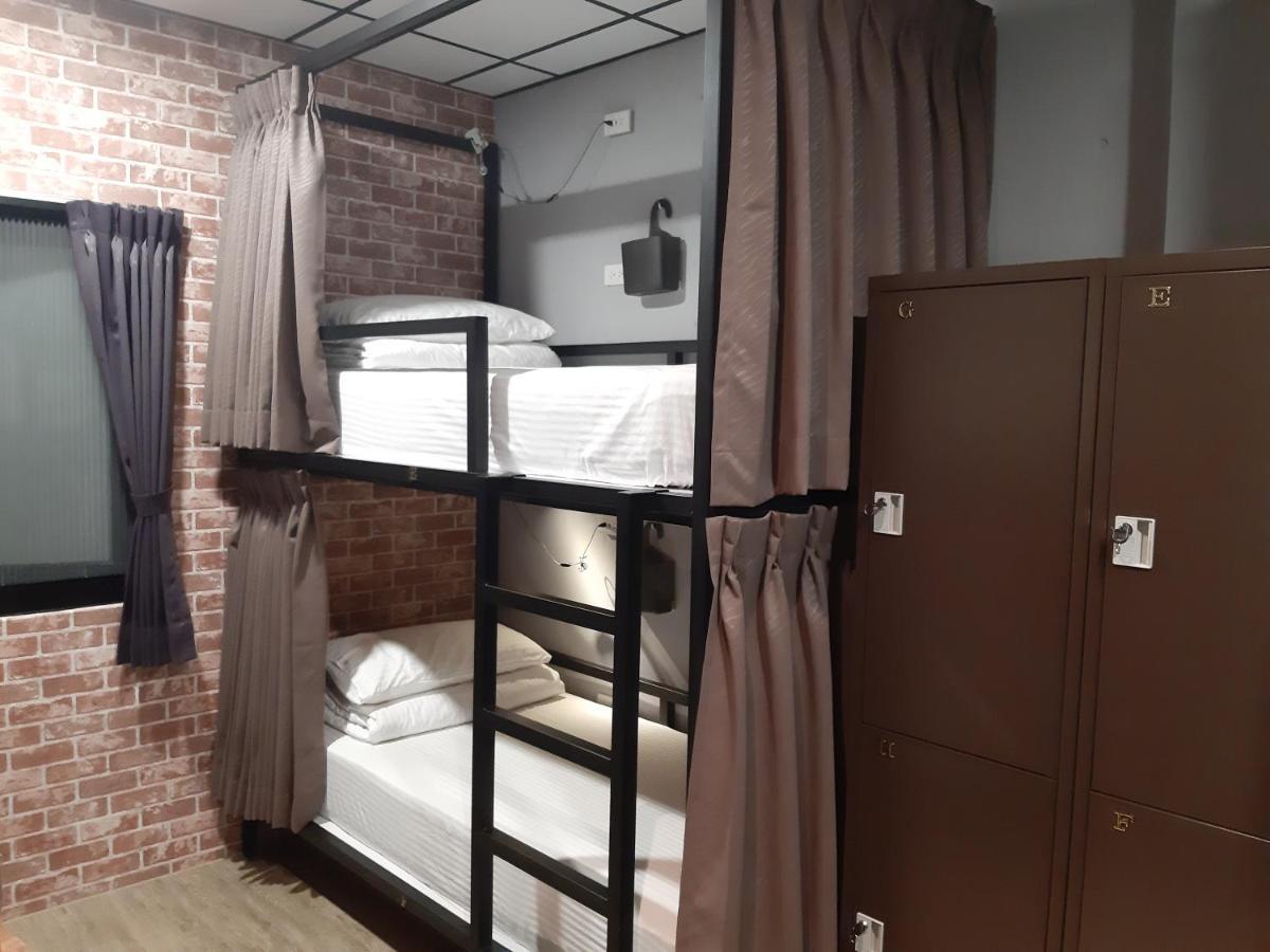 Quiet Hostel - Minquan Inn 台南 エクステリア 写真